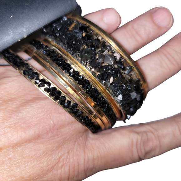 Charlotte Daniel New Black Gold Pebble Stone BANGLE SET Of 7. - Picture 4 of 6